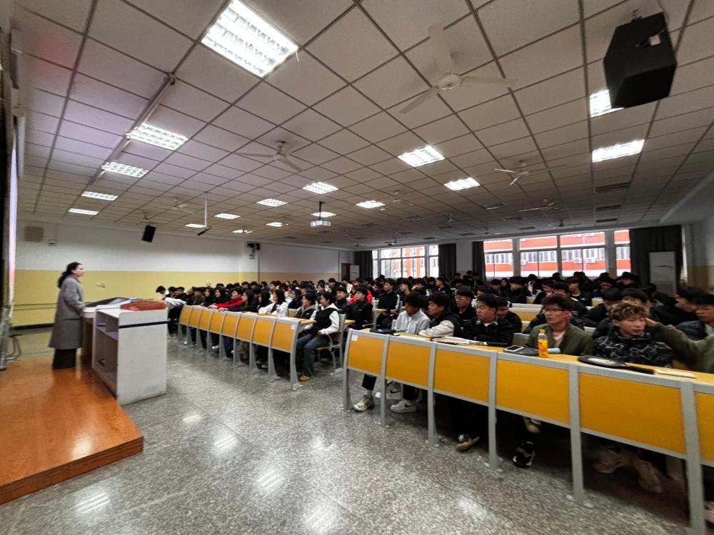 班会丨艺体学院第三班集体召开元旦假期安全教育主题班会